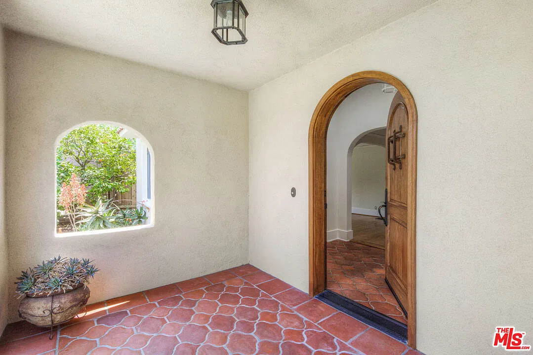 3 bed, 2.0 bath, 1246 sqft, $6,800 — Photo 4