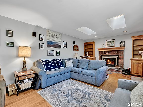 3rd image of 431 Winding Brook Farm Road