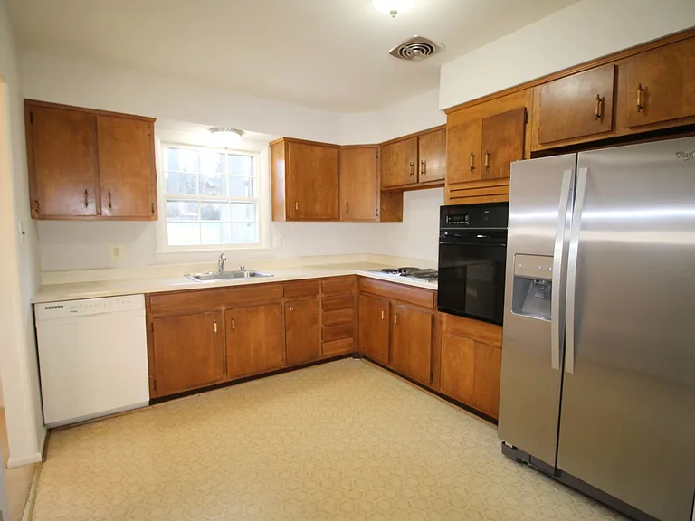 316 Patrick St SW — Photo 8