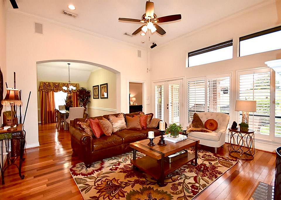 1st image of 6815 Oakwood Grv