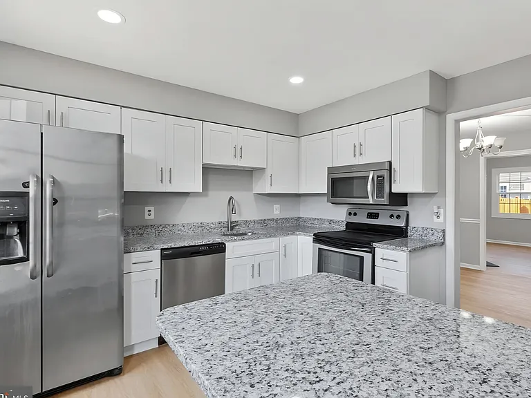 8587 Burlington Ct — Photo 1