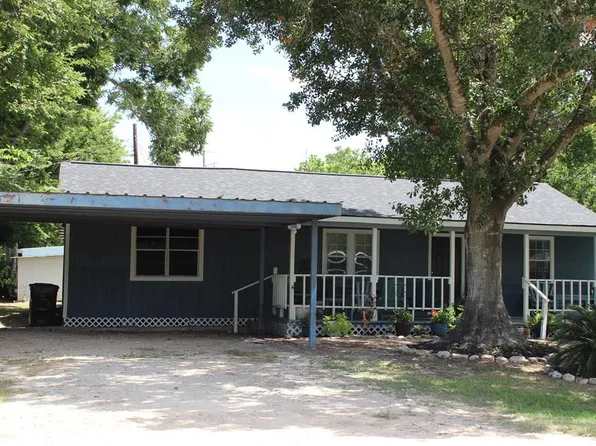 312 Magnusson Ave, Palacios, TX 77465