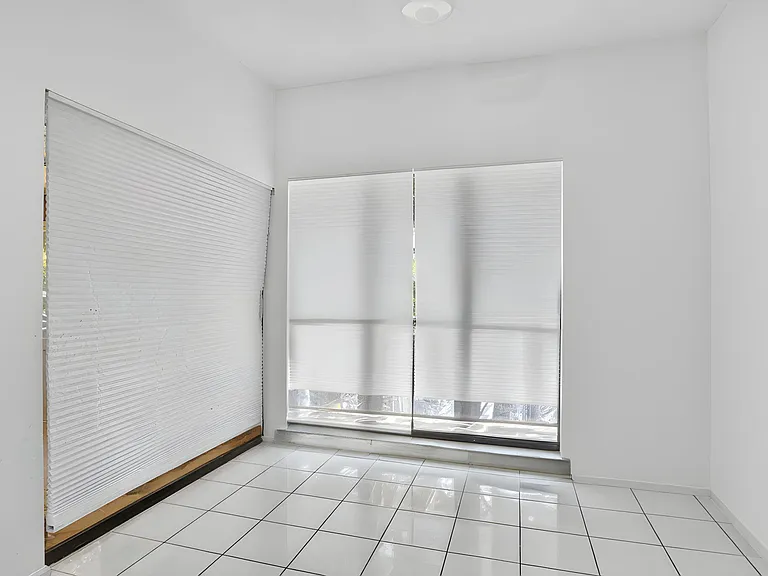 7690 Solimar Cir — Photo 11