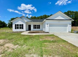 111 Alfalfa Dr, Parkton, NC 28371