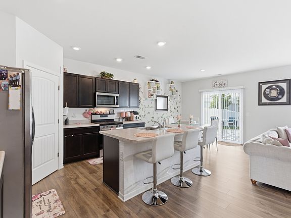 3rd image of 5573 Hickory Woods Dr