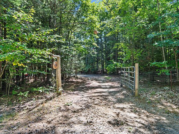 2nd image of 195 Oak Hill Road