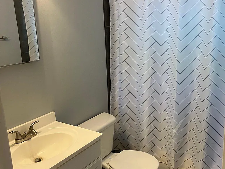 Upstairs bath--view 3
