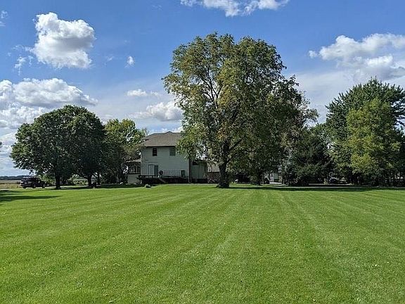 3rd image of 19712 Spruce Ave
