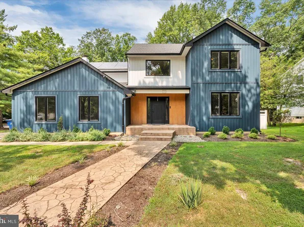 35 E Red Oak Dr, Voorhees, NJ 08043