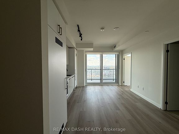3rd image of 280 Dundas St W #3111