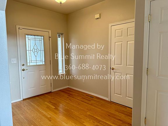 2nd image of 4122 Campus Green Loop NE