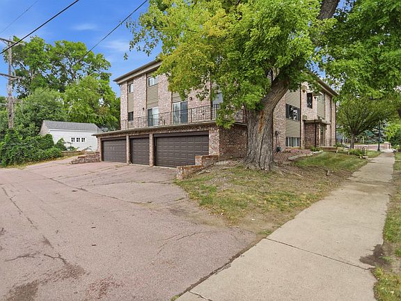 4th image of 700 W 6th St