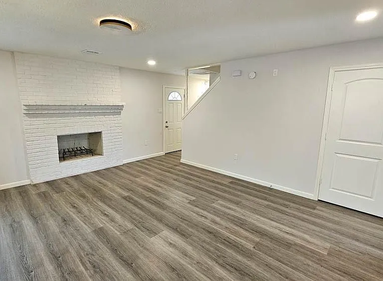9327 Leader St — Photo 11