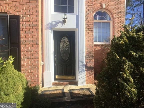 2nd image of 2562 Fairlawn Downs NW