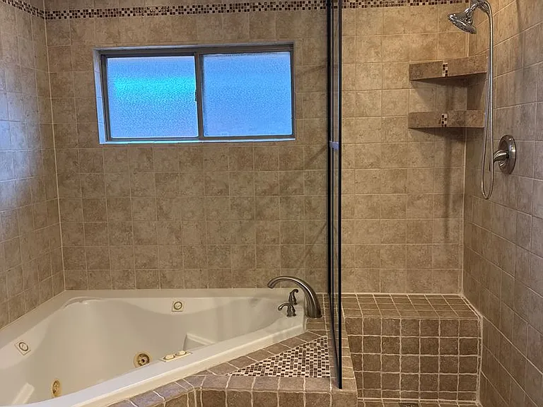 1317 Lexington Rd — Photo 25
