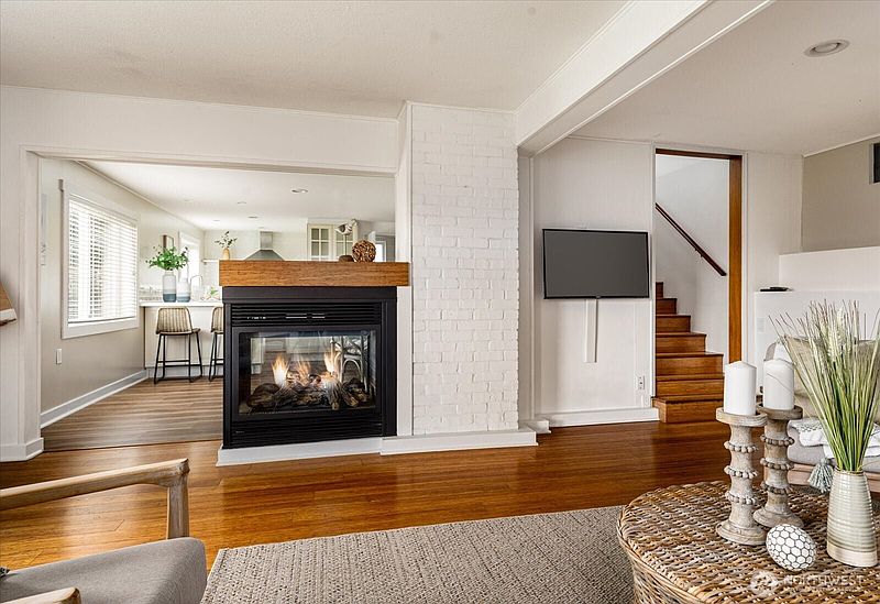 5th image of 3661 Shorewood Avenue