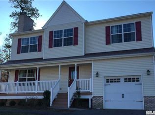 9 Kamoy Dr, Ridge, NY 11961