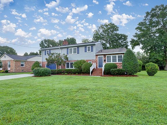 3rd image of 53 Wendfield Cir