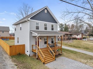 14 Oak Hill Rd, Candler, NC 28715