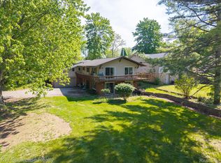 820 Clara St, Commerce Township, MI 48390