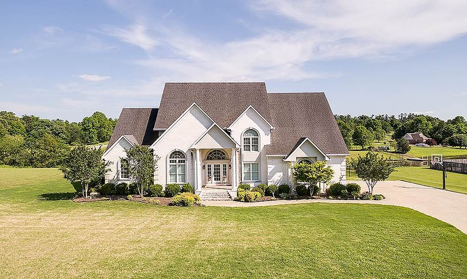 1st image of 405 Lakeshore Dr
