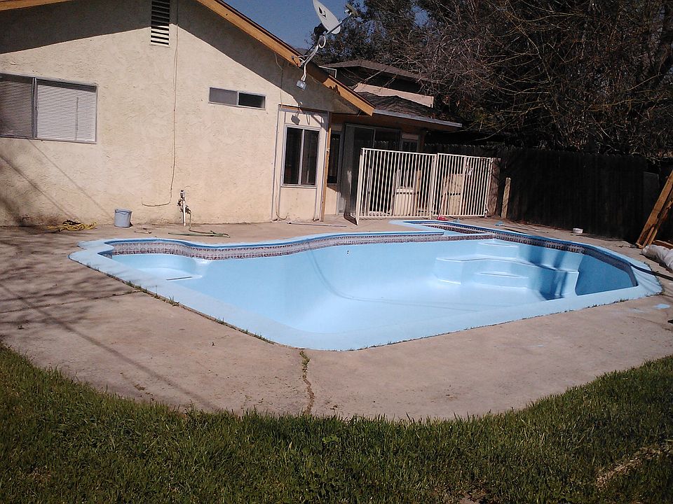 2nd image of 520 E 1st St