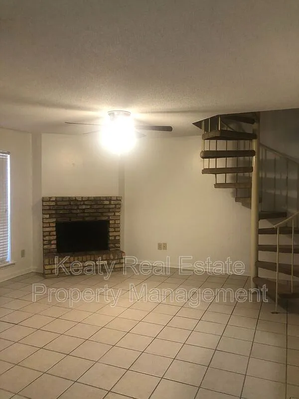 2 bed, 1.5 bath, 1100 sqft, $950 — Photo 4