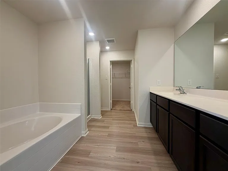 305 Eastwood Flats Dr — Photo 8