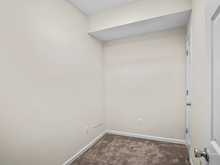 235 S Highland Ave — Photo 11