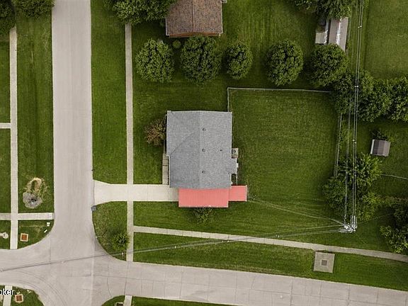 3rd image of 918 Austin Dr