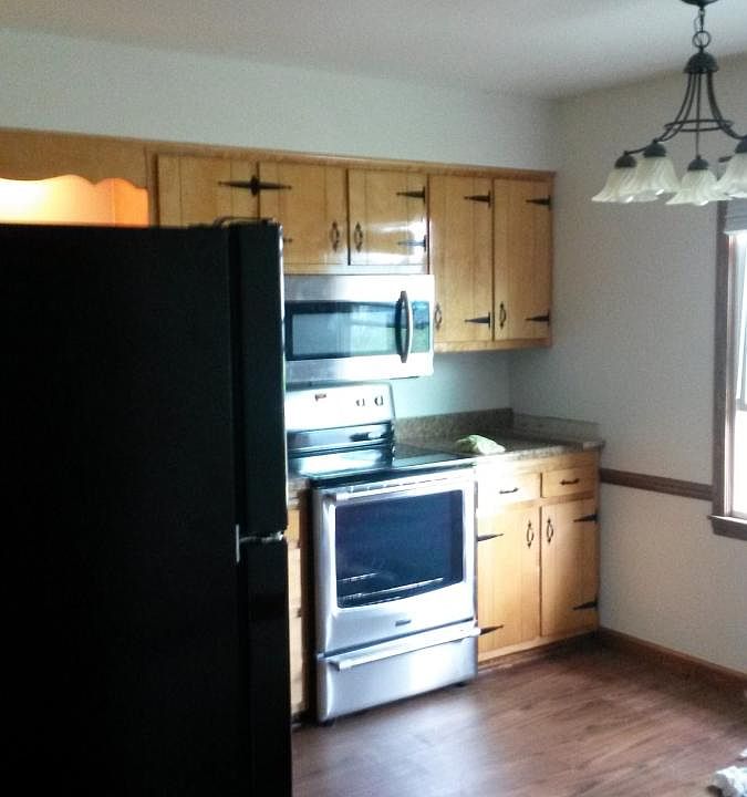 Refrigerator, Stove, Microwave, Dishwasher & Garbage Disposa