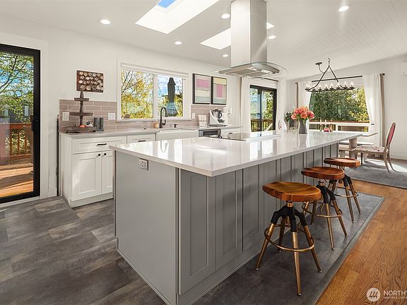 4th image of 810 Walnut Street