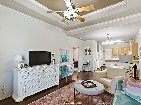 3rd image of 3840-42 Oldenburg Ln