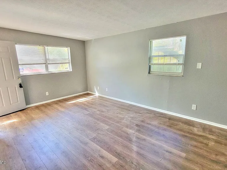 3319 Hunt St — Photo 3