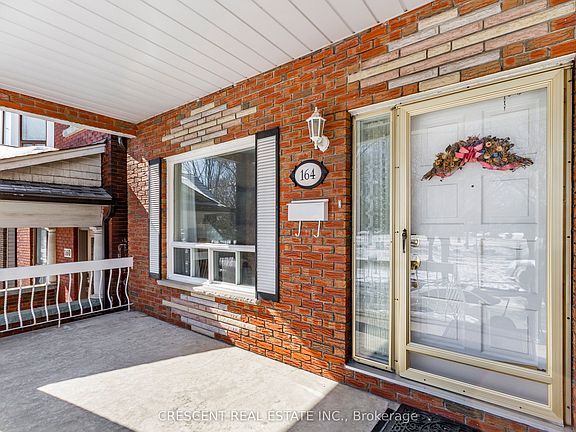 3rd image of 164 Roxton Rd