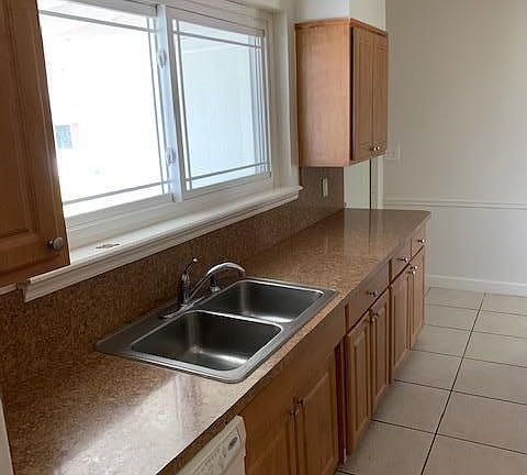 3rd image of 726 Lund Ct