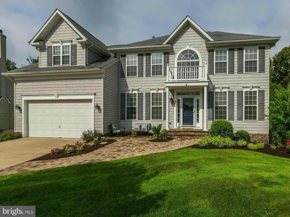 8045 Flora Ln, Pasadena, MD 21122