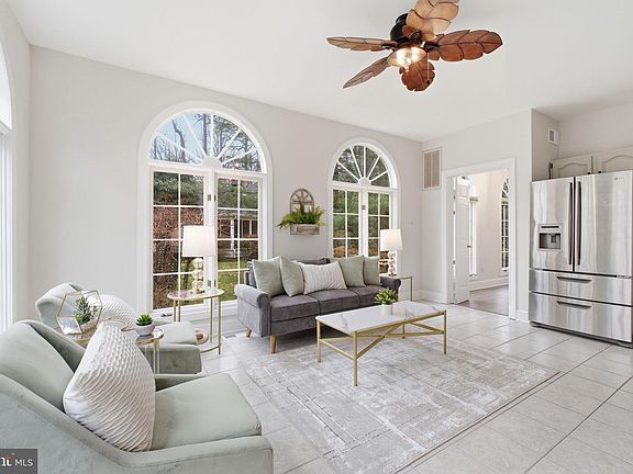 3rd image of 9723 S Park Cir