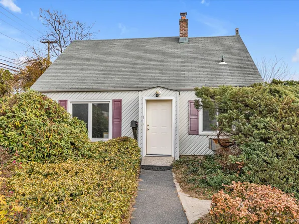 1 Ranch Lane, Levittown, NY 11756