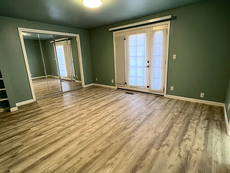 734 Hemlock Ct — Photo 24