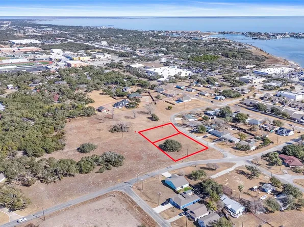 1215 Lady Claire St, Rockport, TX 78382