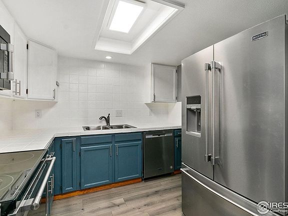 5th image of 224 E 42nd St