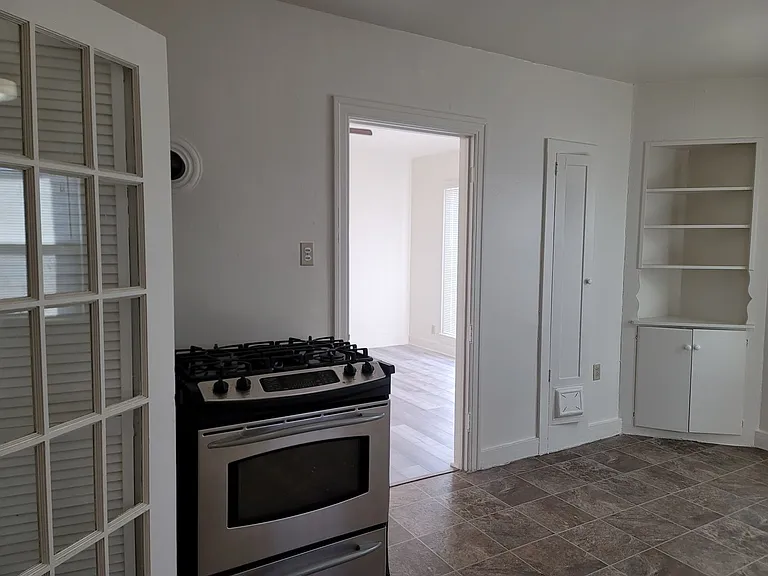 351 W I St — Photo 6