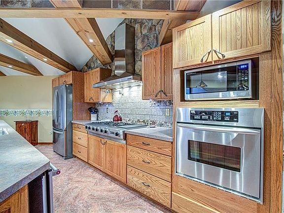 4th image of 27 Stony Brook Dr