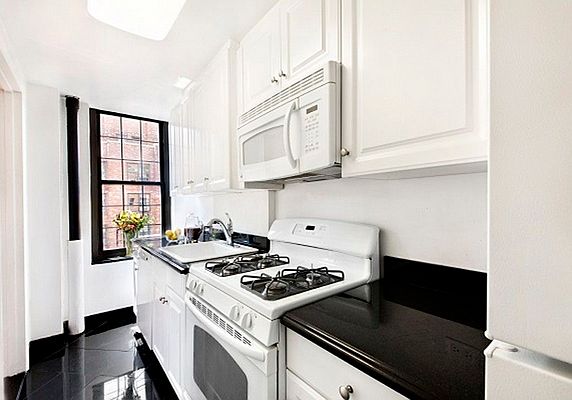 5th image of 425 W 23rd St APT 10B