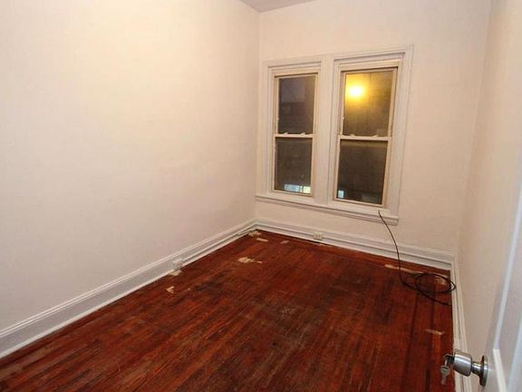 3rd image of 2621 W Girard Ave