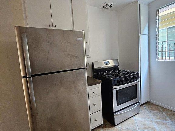 5th image of 1131 N Beachwood Dr APT 1