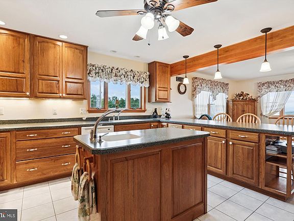 5th image of 417 Greenwood Ridge Rd