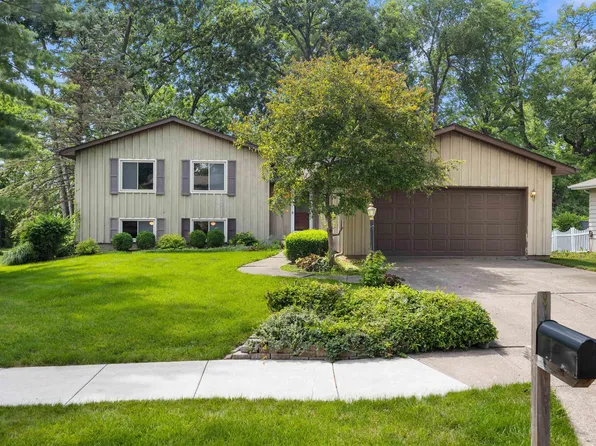 6307 N Post Oak Rd, Peoria, IL 61615