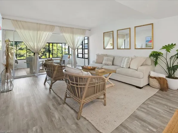 975 Palm View DR #A302, NAPLES, FL 34110